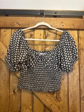 Billabong crop puff sleeve shirt floral black and tan Sz Large